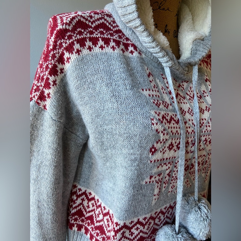 Ruby Moon Sz S Grey with Burgandy Women’s Hooded Knit Sweater - Picture 3 of 10